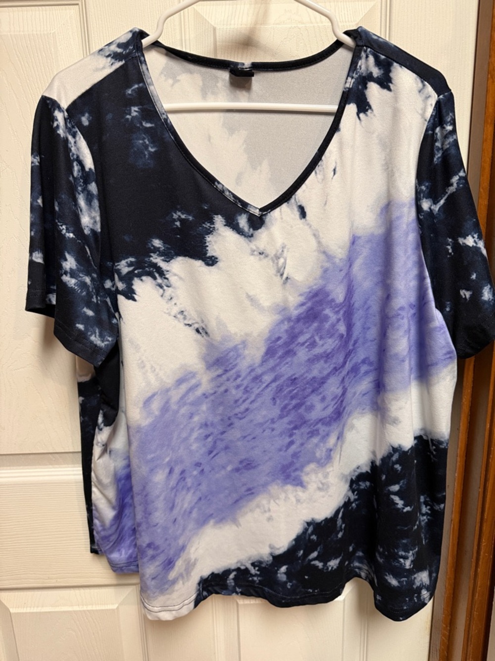 Women's Short Sleeve V-Neck Tie-Dye Tee in Purple and Black
